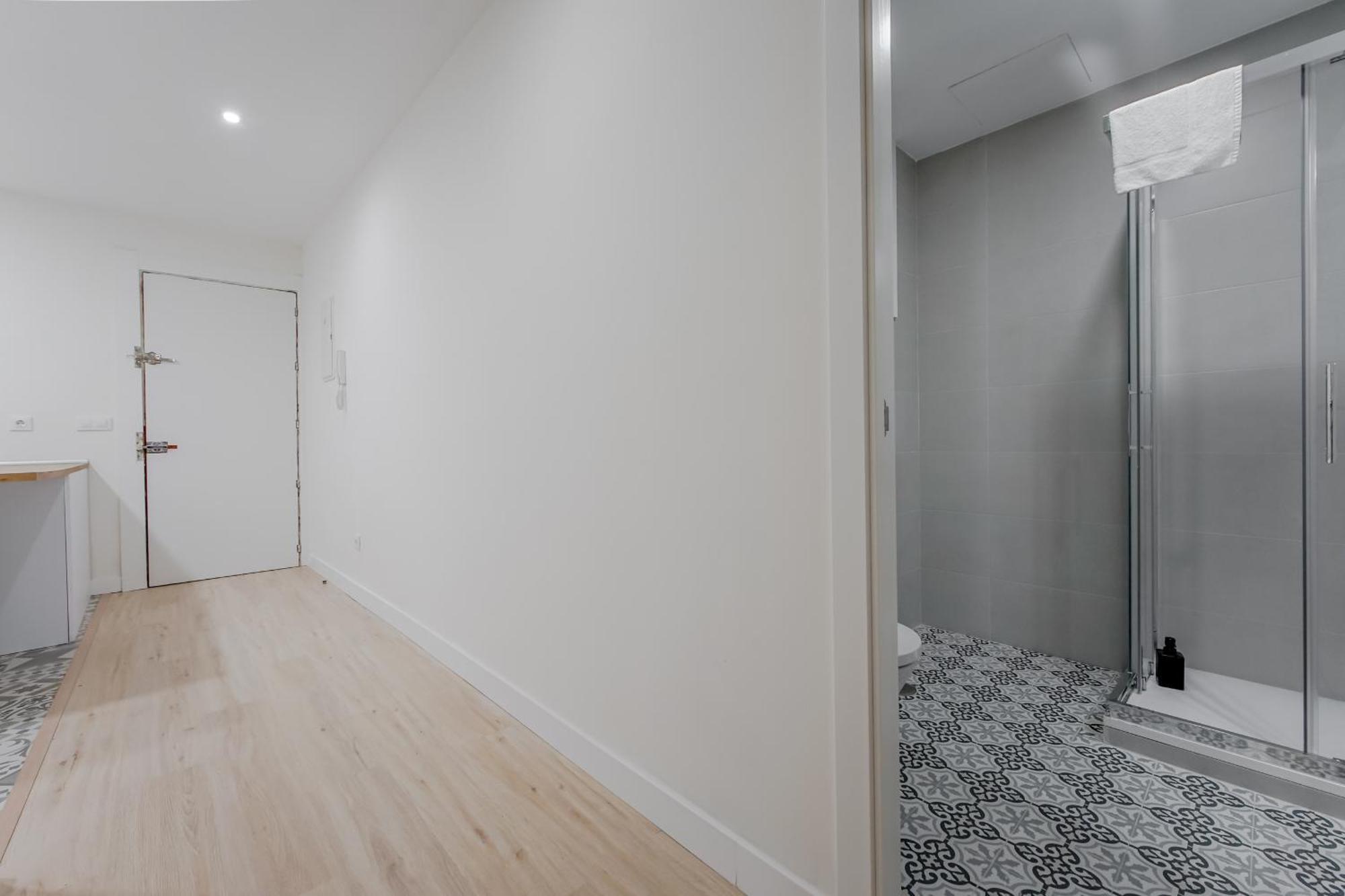 Modern Apt Para 6Pax En La Plaza De Tirso-Centro E1 Madrid Exterior photo